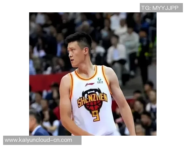 周鹏：从篮球场上的拼搏者到生活中的榜样，展现不屈精神与坚持信念