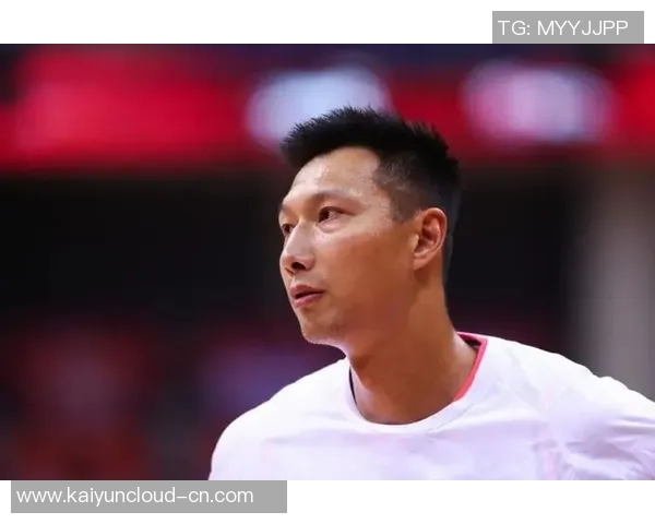 易建联重返赛场展现传奇风采引发篮球迷热议与期待